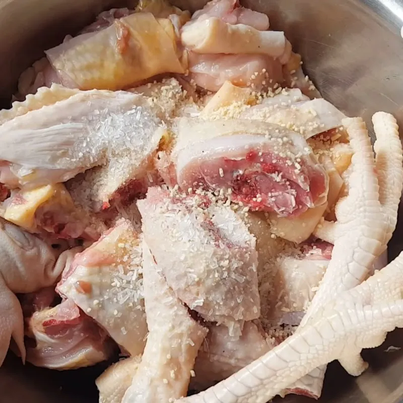 Ướp gà với các loại gia vị cơ bản theo tỉ lệ chuẩn