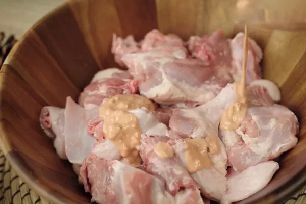Thịt vịt đã được ướp sẵn sàng để nấu