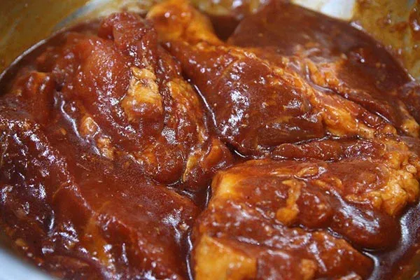 Ướp thịt với các loại gia vị