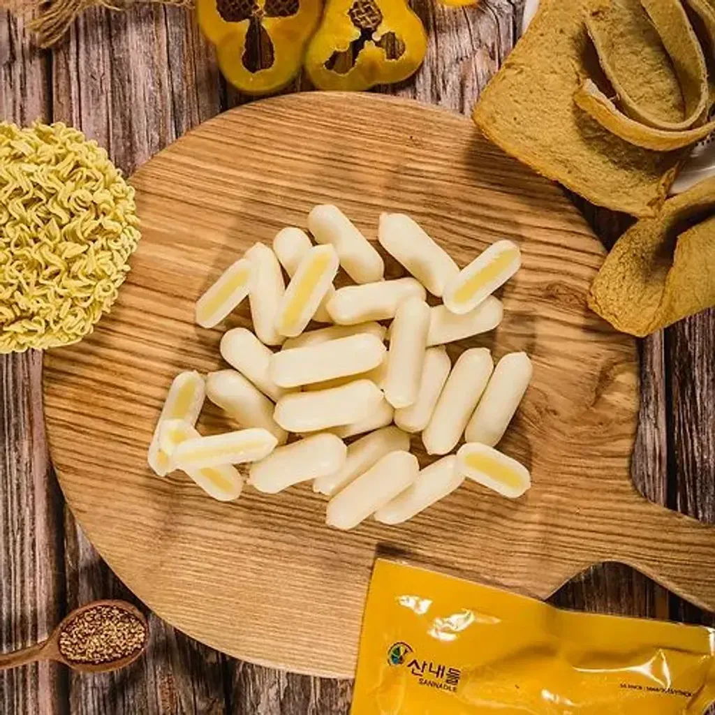 Hình dáng viên bánh gạo tròn đều với lớp vỏ gạo mịn màng