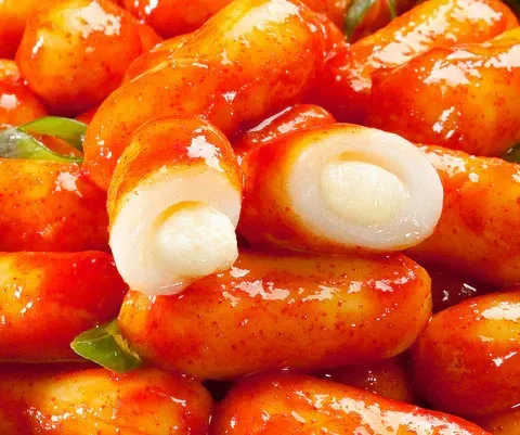 Set lẩu buffet Hàn Quốc đầy đủ với bánh gạo và chả cá
