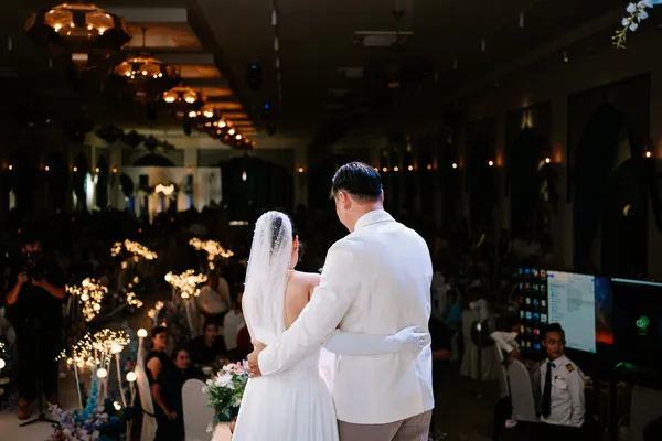 Trang trí sân khấu cưới lộng lẫy tại Sesan Restaurant