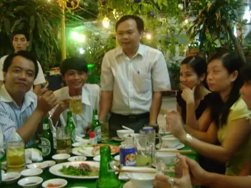 Bàn tiệc tinh tế mang đậm dấu ấn giao thoa văn hóa