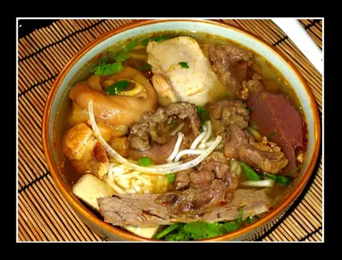 Món Bún bò Huế - một phần quan trọng của văn hóa ẩm thực Sài Gòn