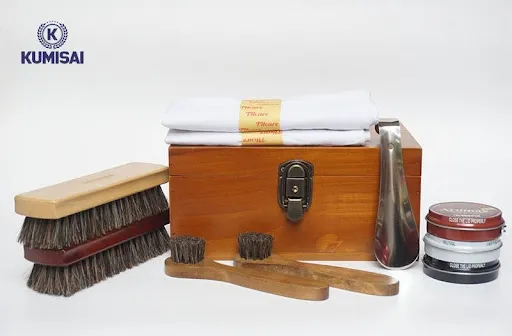 Cách bảo quản bộ dụng cụ đánh giày trong hộp gỗ