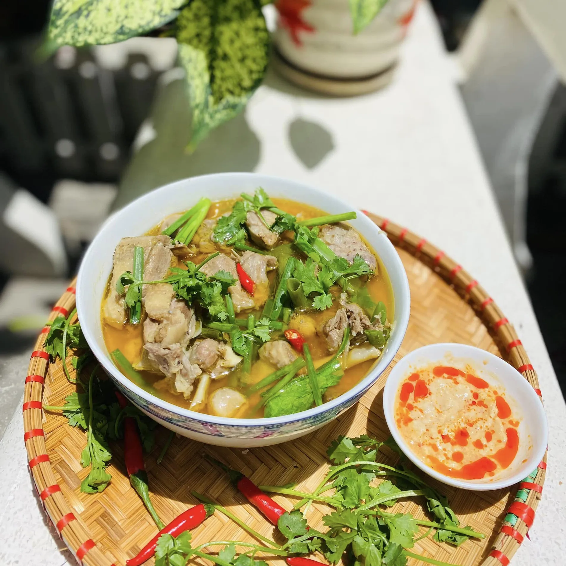 Món vịt nấu chao thơm ngon bắt mắt với màu sắc hấp dẫn