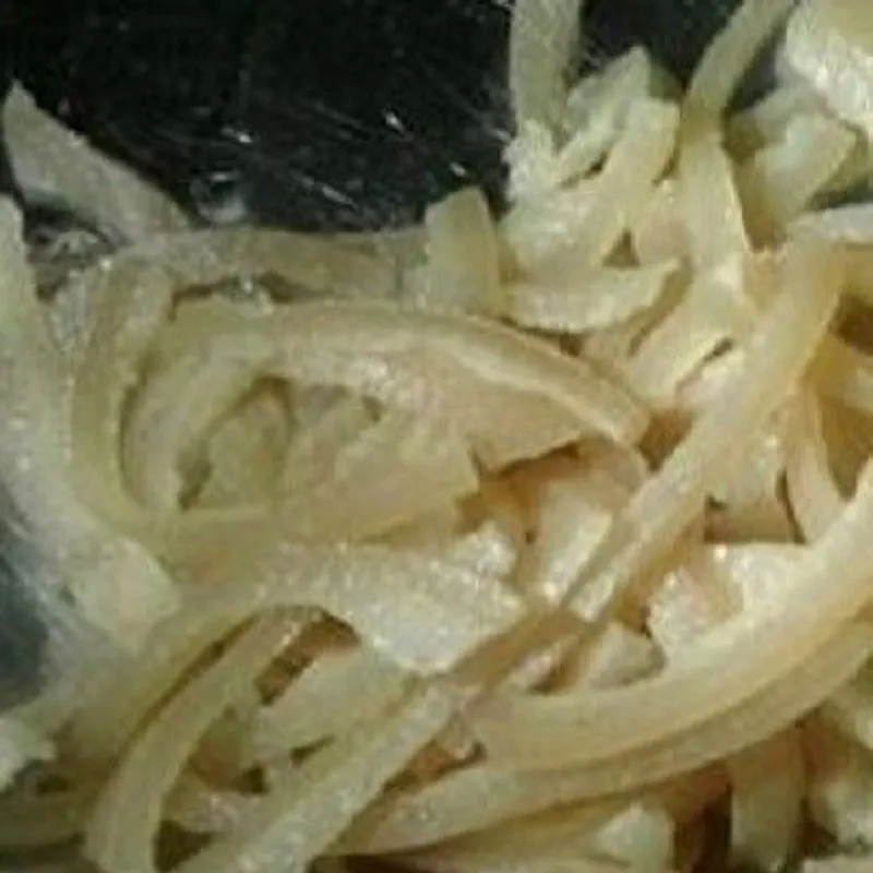 Xào nấu nguyên liệu gà nấu đông