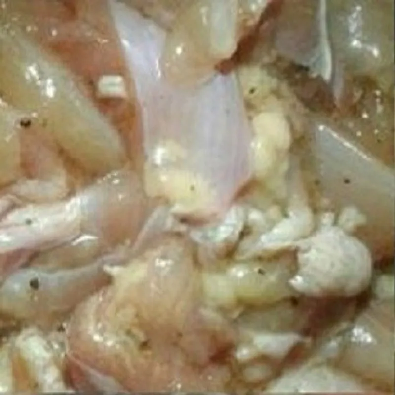 Xào nấu nguyên liệu gà nấu đông