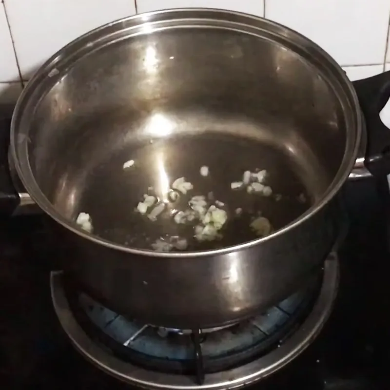 Xào rau bí với tỏi