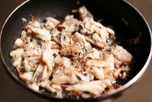 xào thịt cá rô đồng