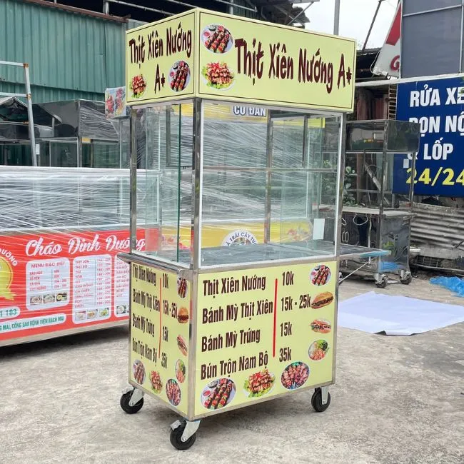 Xe bánh mì có kính cường lực bao quanh đảm bảo vệ sinh