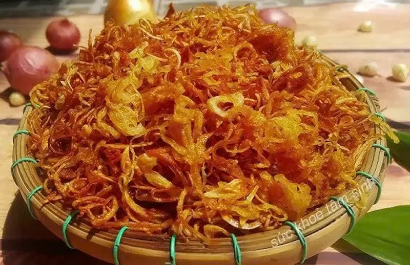 Hành phi vàng thơm tạo hương vị đặc trưng cho xôi hoàng phố