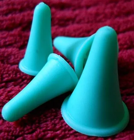 Nút chặn đầu kim đan len hình nón giúp bảo vệ mũi đan khỏi bị tuột