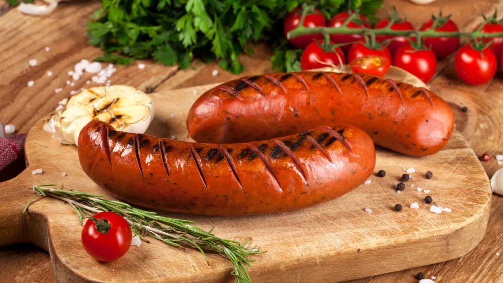 Xúc xích nướng giòn tan hấp dẫn cho trẻ nhỏ