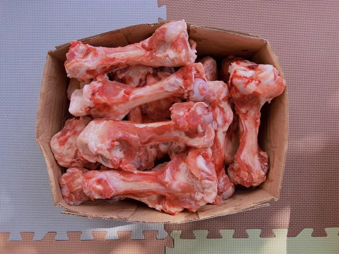 Xương heo tươi ngon dùng để nấu canh bổ dưỡng cho cả gia đình