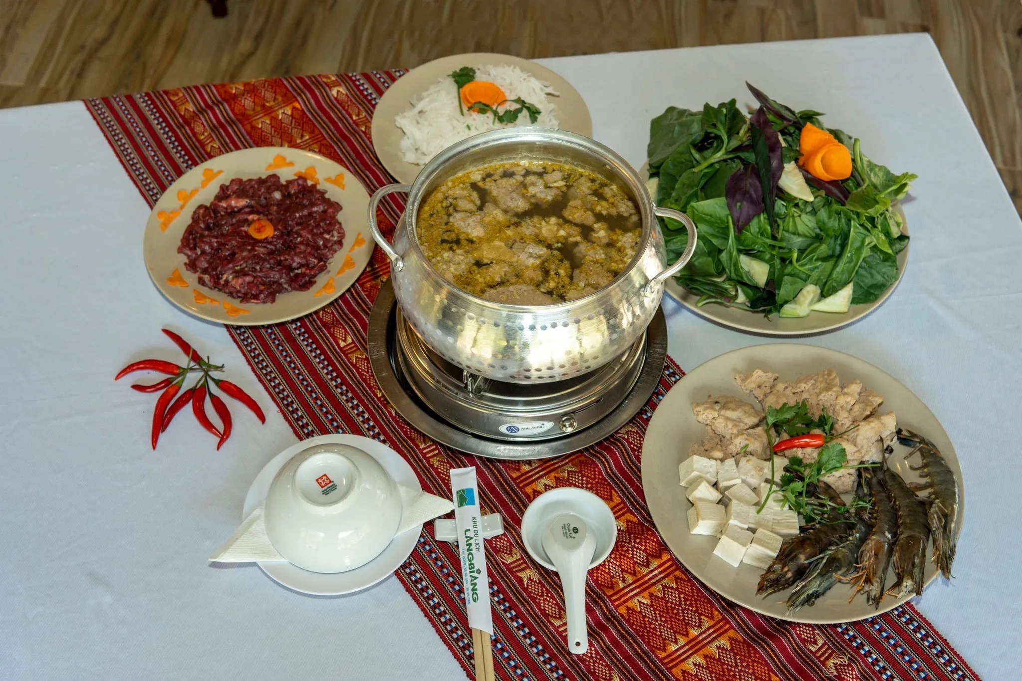 món ăn tại nhà hàng thung lũng trăm năm