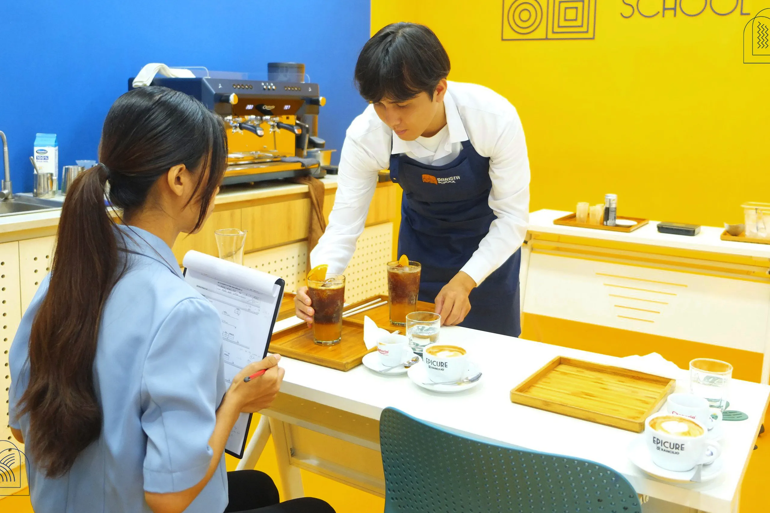 Nhân viên pha chế đồ uống tiếng Anh là gì? Khoá học Barista quốc tế dành cho Du học sinh