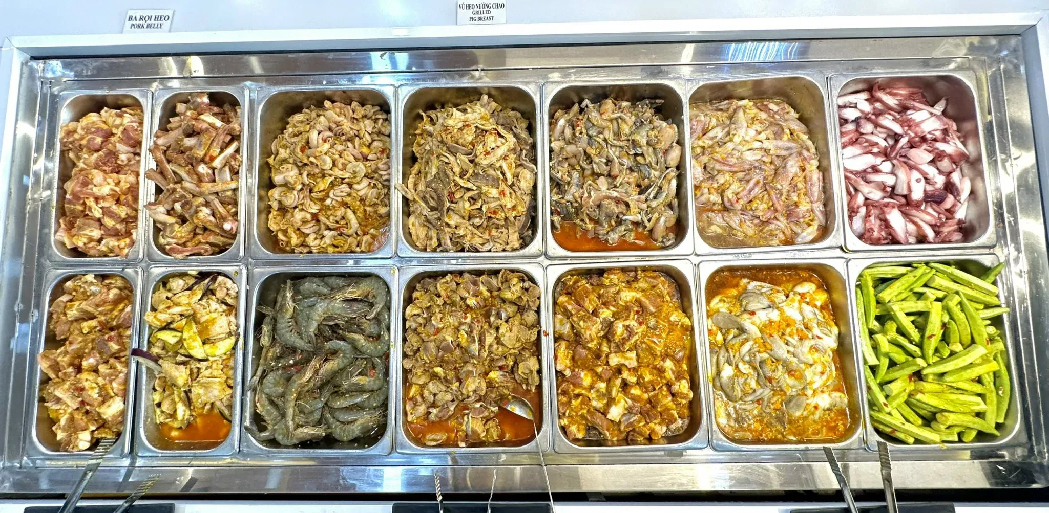 Quầy thịt và hải sản ướp sẵn