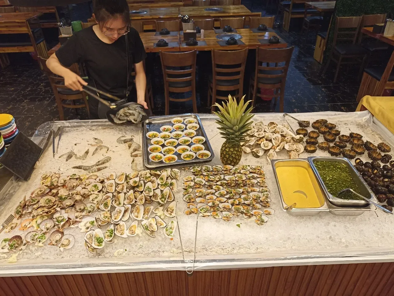 Quầy hải sản tươi sống tại buffet Cát Biển