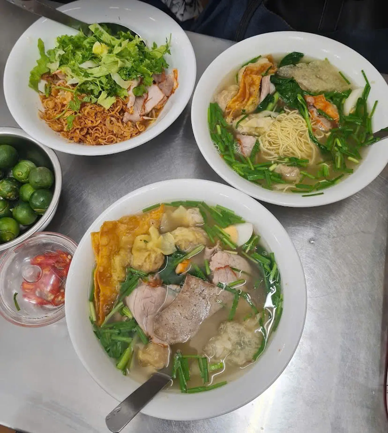 Mì vằn thắn Đinh Liệt gần Hồ Gươm