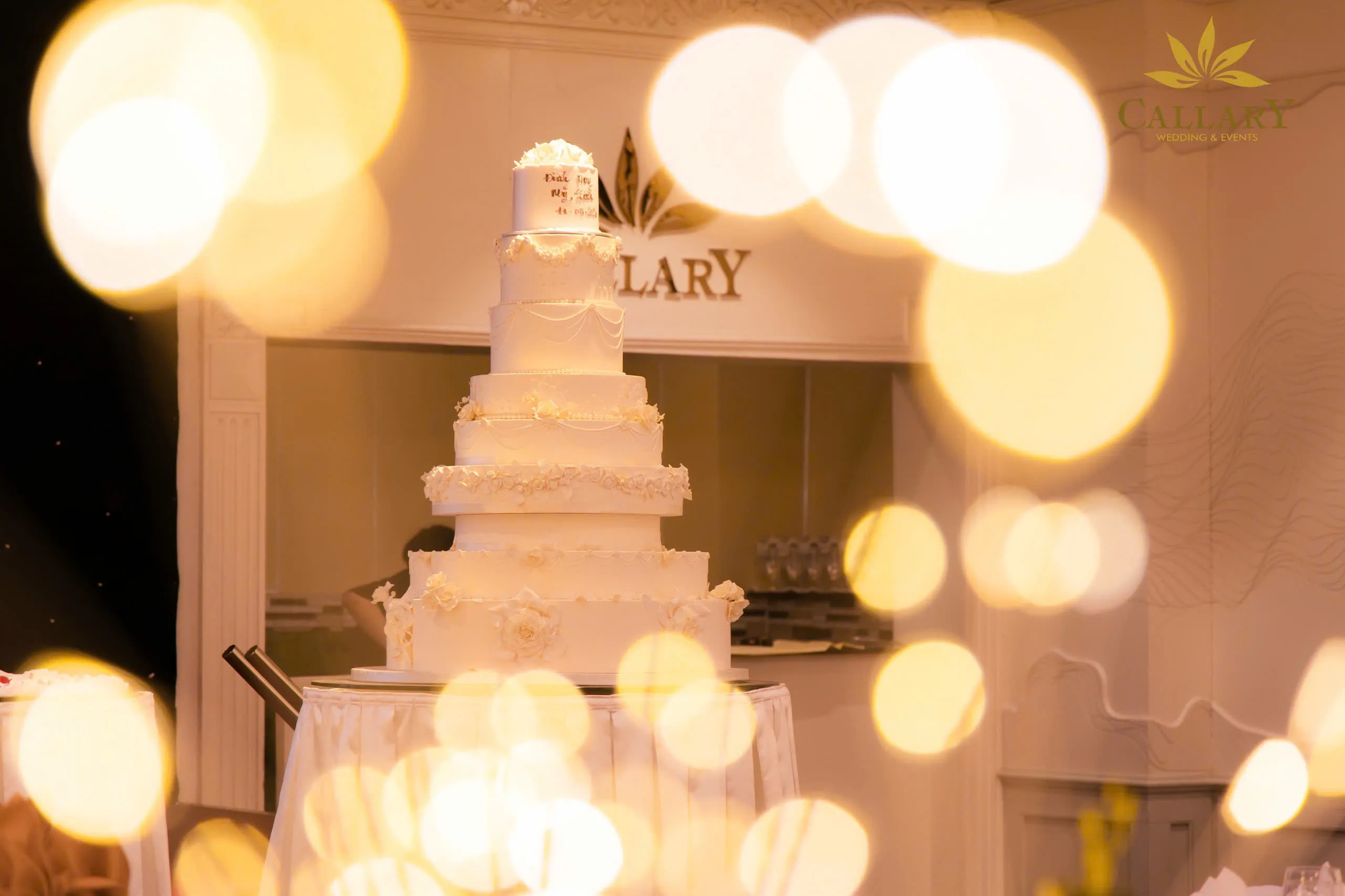 Các món ăn hấp dẫn được chuẩn bị kỹ lưỡng bởi các đầu bếp hàng đầu