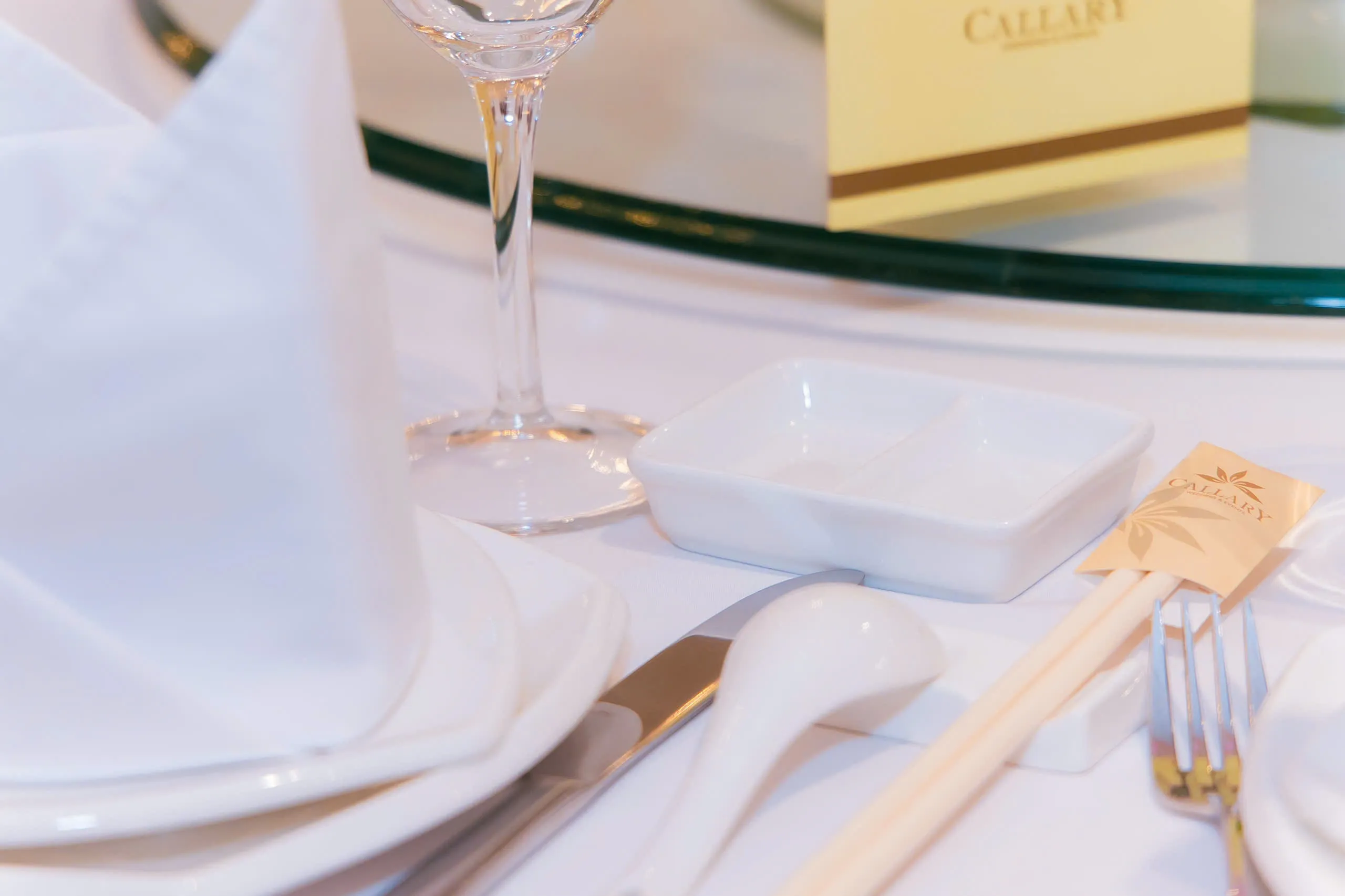 Trang trí tiệc tất niên doanh nghiệp ấn tượng tại nhà hàng cao cấp